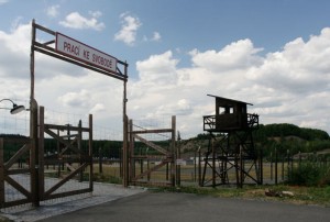 800px-pamatnik_vojna